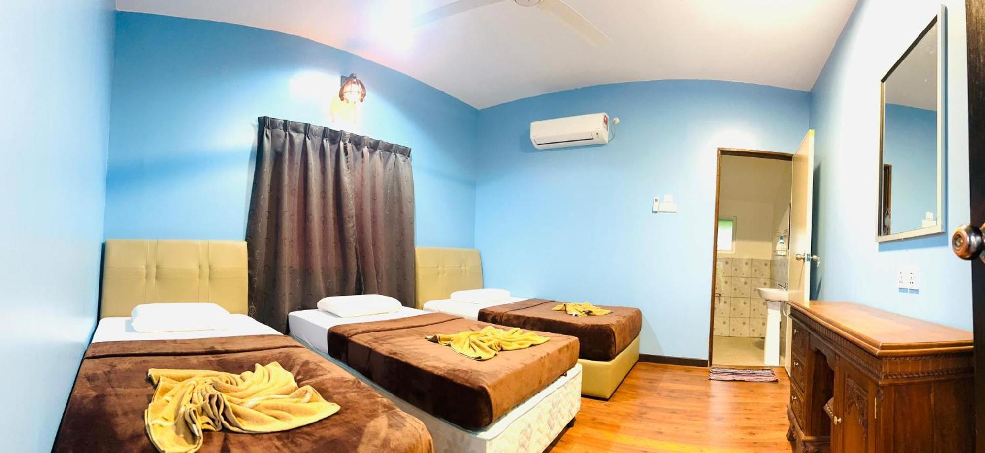 Sukau Backpackers Bed & Breakfast Exterior photo